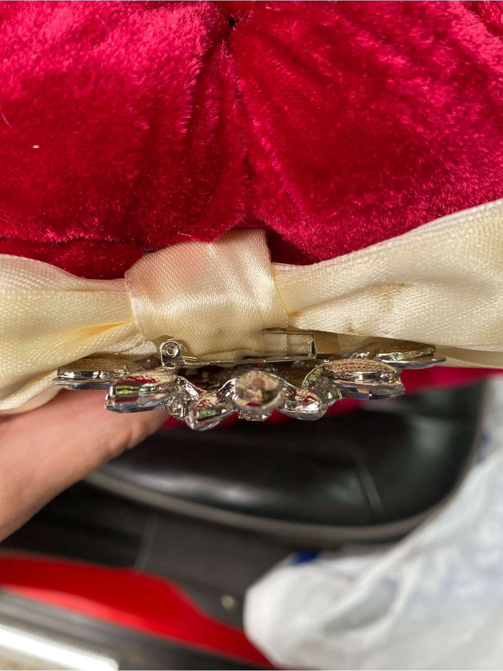 Hand made Red Braided Velvet Wreath with Cream Satin Bown. Never used. - Picture 4 of 5